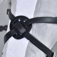 Close-up of the Noseband Mexico Black: two leatherette straps cross through a round black patch over the white blaze