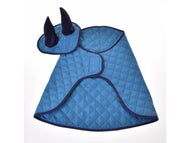Ensemble Thermo Sky posé à plat, couverture et bonnet d'oreilles matelassés bleus pour Hobby Horse, oreilles et bordure marine
