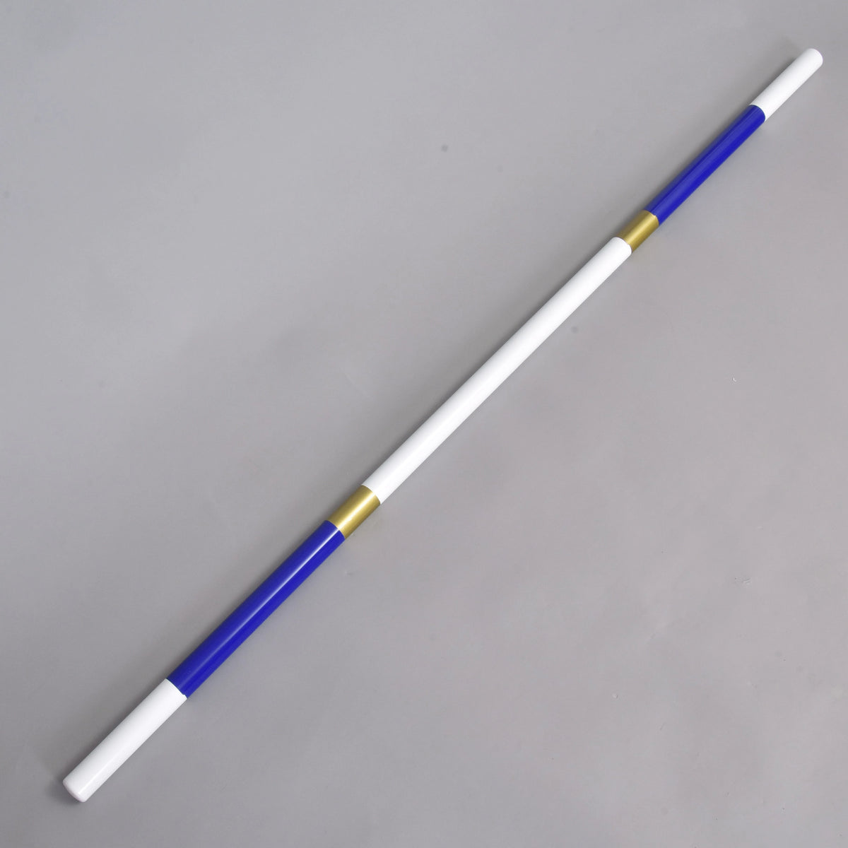 LarDen springbalk blauw-goud voor Hobby Horse met witte uiteinden, koningsblauwe delen en gouden ringen op een grijze vloer