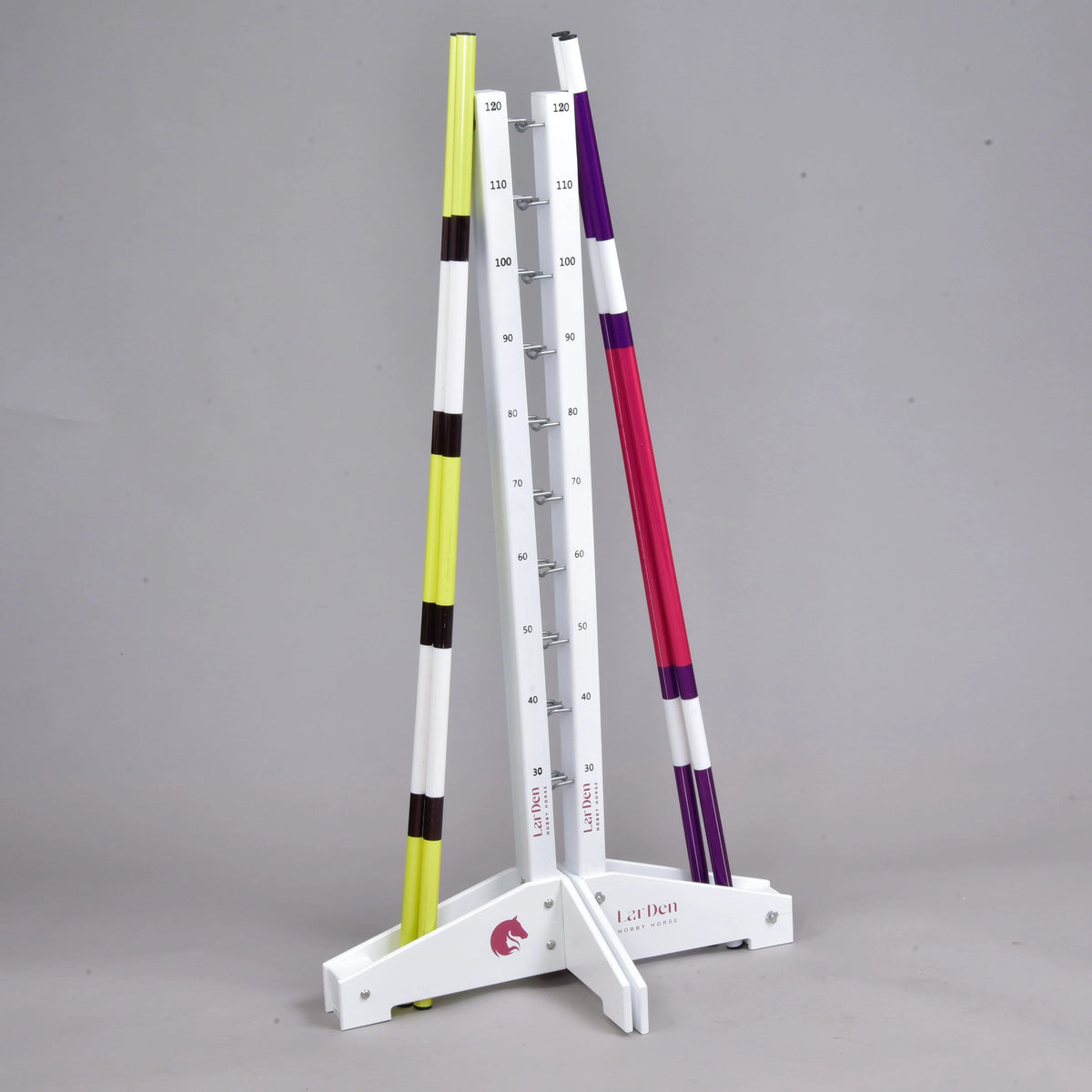 Tall stands of the set together on their crossed white feet, with a height scale from 30 to 120 cm and the LarDen print