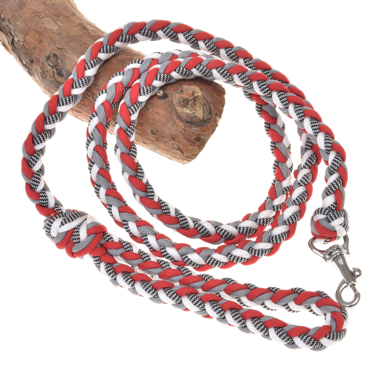 Hobby Horse longe tressée rouge/blanc LarDen en cordon rouge, blanc et gris avec mousqueton argenté, sur une branche
