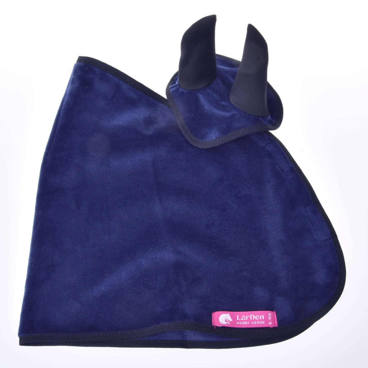 Buitenkant van de donkerblauwe fluweelachtige deken voor Hobby Horse met het oornetje erop en roze LarDen-label