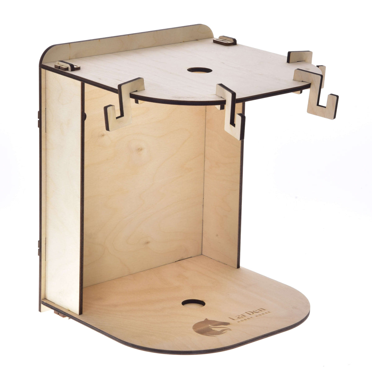 Petite écurie pour Hobby Horse vue de côté : façade ouverte, assemblages à encoches et crochets sur l’étagère arrondie
