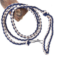 Gebreid halstertouw Cremo-Blue van LarDen voor Hobby Horse, marineblauw en crème gevlochten koord met zilveren musketonhaak