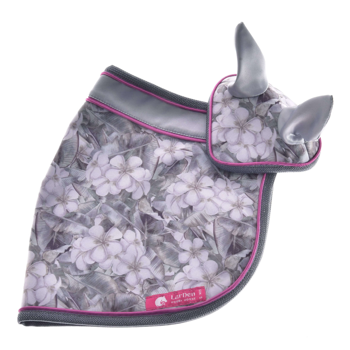 Ensemble Grey Flower pour Hobby Horse à plat sur fond blanc : fleurs blanches sur feuillage gris et étiquette LarDen rose en bas