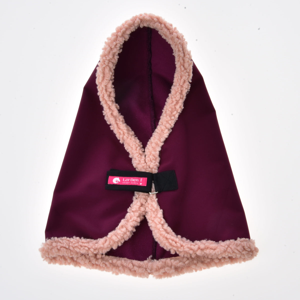 Couverture d'écurie Royal Burgundy pour Hobby Horse ouverte vue de face, fermeture avant, étiquette LarDen rose et bord en polaire