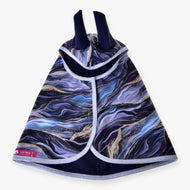 Hobby Horse regenjas Galaxy Cobalt van LarDen van bovenaf, marineblauw en blauw marmer met gouden aders en zilveren glitterbies