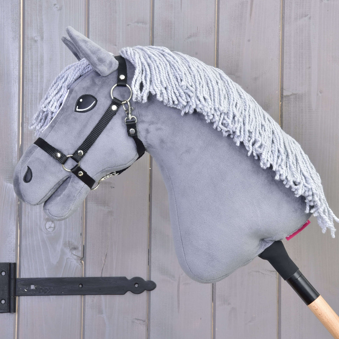 Hobby Horse Grace met zwart halster