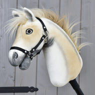Hobby Horse Honey Pearl van LarDen, crème-goudkleurig pluche hoofd met grijze neus, lange blonde manen en zwart halster