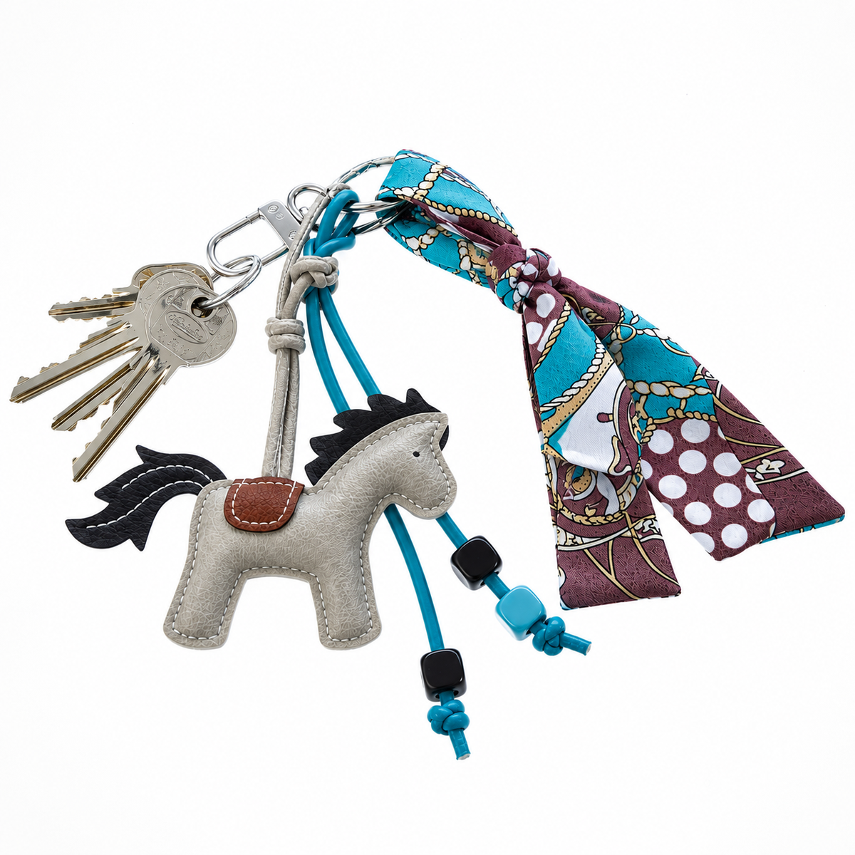 Porte-clés Horse Grey Hobby Horse de LarDen : cheval gris à crinière noire, cordons turquoise et foulard turquoise et bordeaux