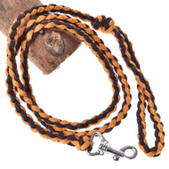 Gebreid halstertouw Pomello van LarDen voor Hobby Horse, oranje-zwart gevlochten koord met zilveren musketonhaak op een tak