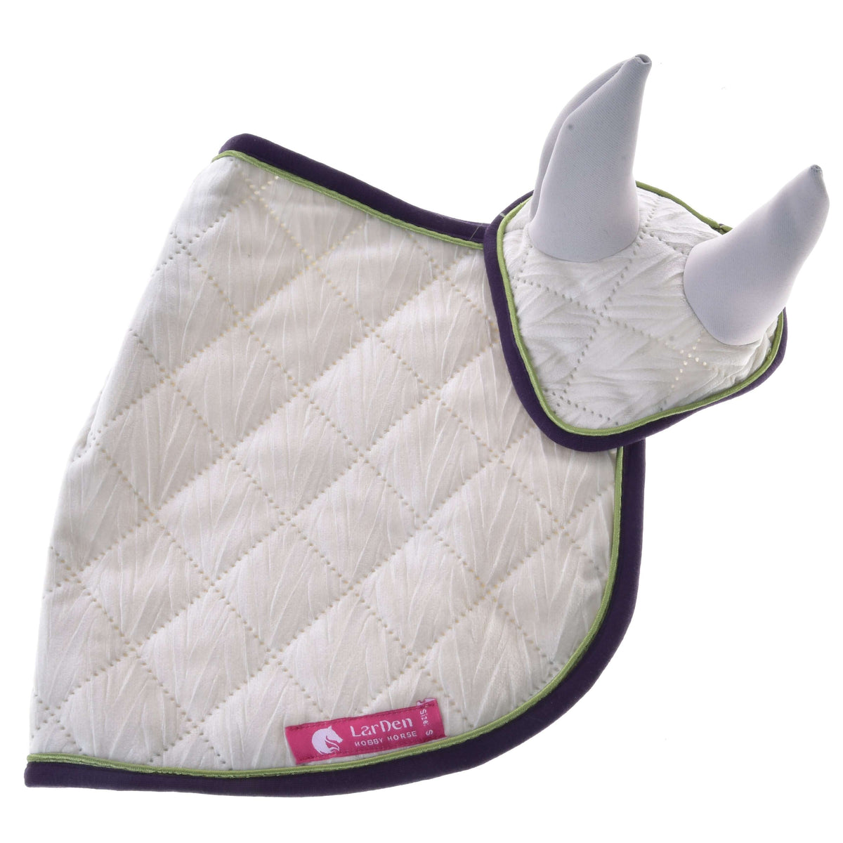 Ensemble Leonardo pour Hobby Horse à plat sur fond blanc, avec la texture de feuilles en relief du tissu ivoire et une étiquette LarDen rose