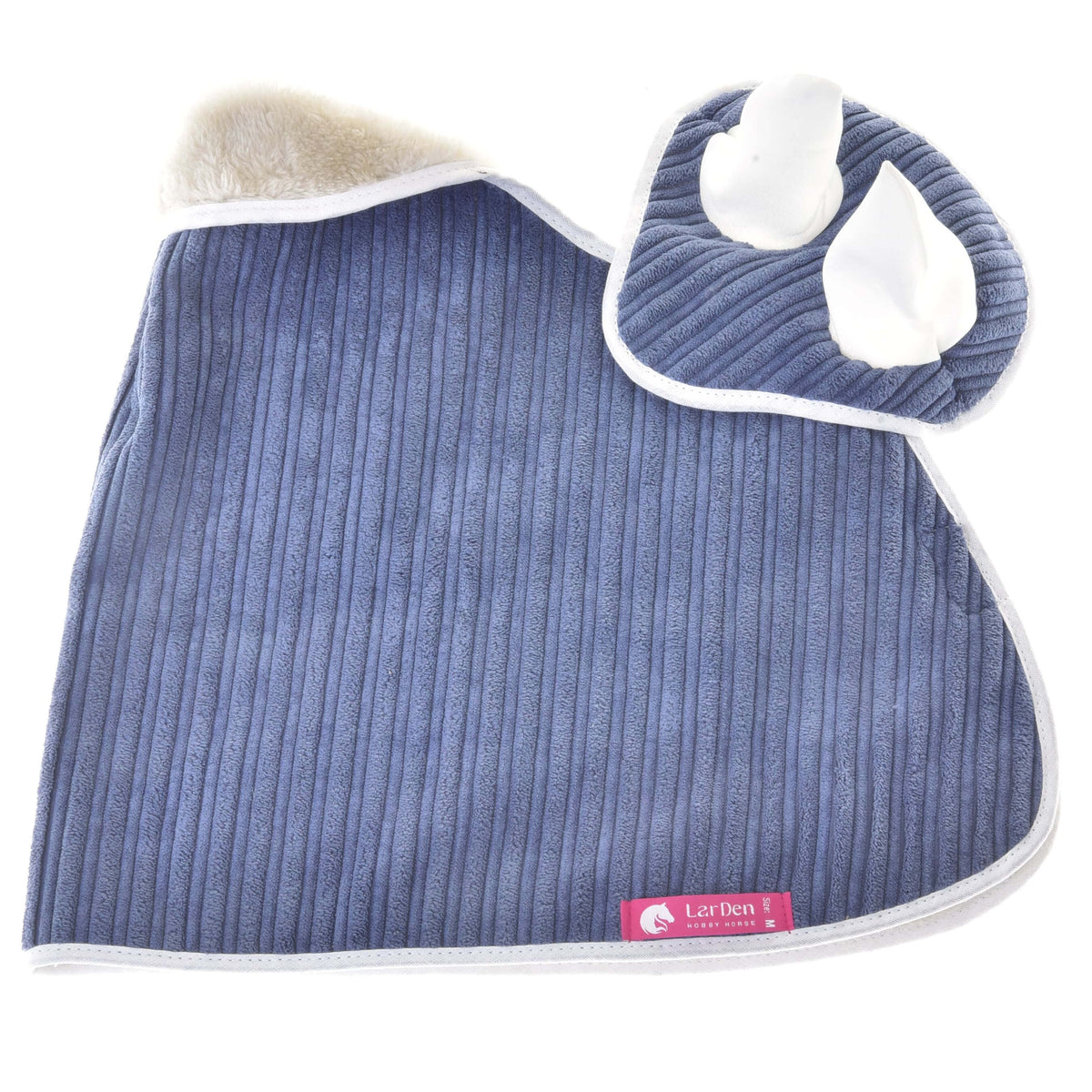 Ensemble Manchester Plum pour Hobby Horse à plat, couverture côtelée bleue doublée de polaire au cou et bonnet d’oreilles à oreilles blanches