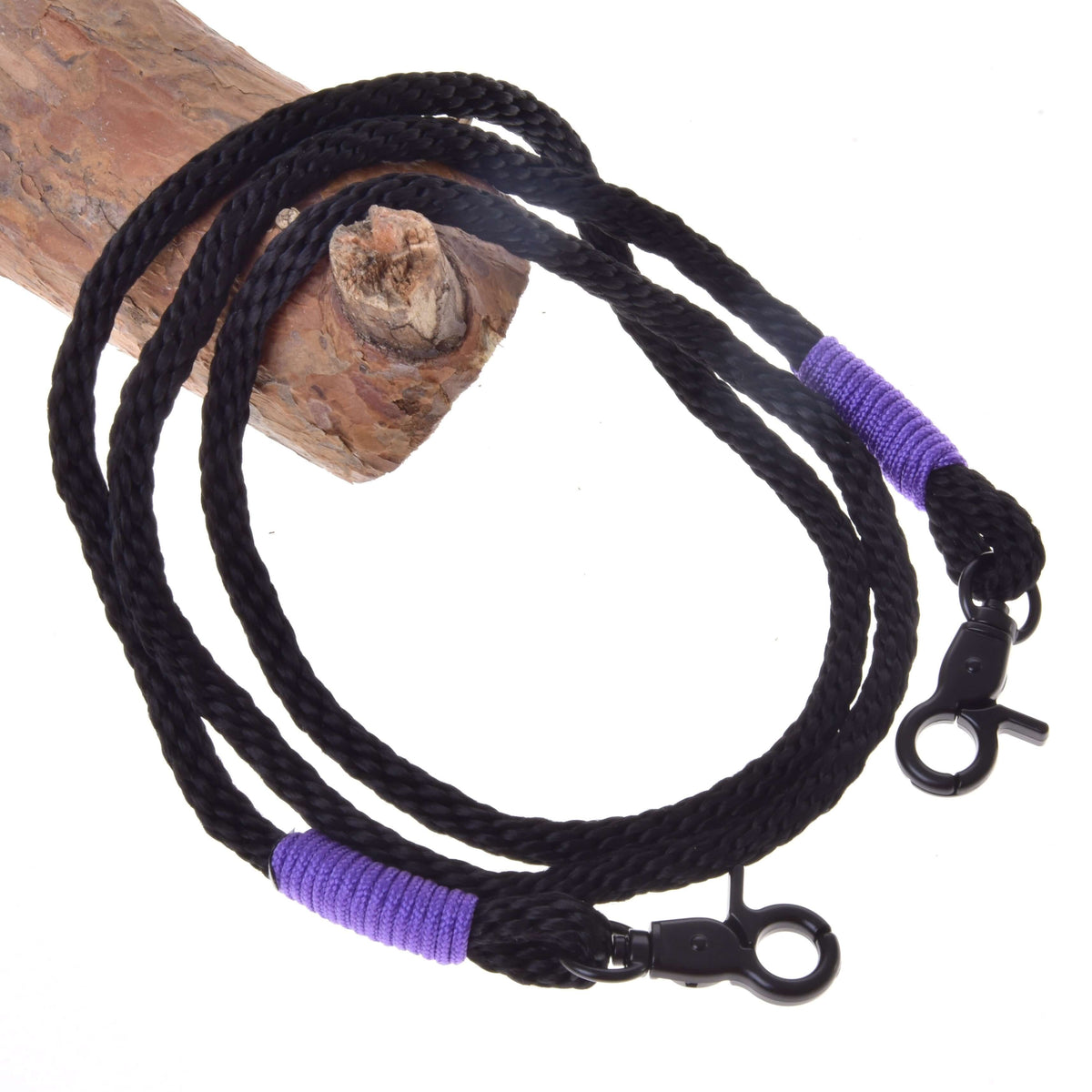 Teugels Basic Lila voor Hobby Horse van LarDen, van gevlochten zwart touw met lila wikkels en zwarte karabijnhaken