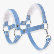 Licol avec fourrure - similicuir Pastell Blue LarDen pour Hobby Horse, bleu pastel avec fourrure blanche, anneaux argentés et mousqueton