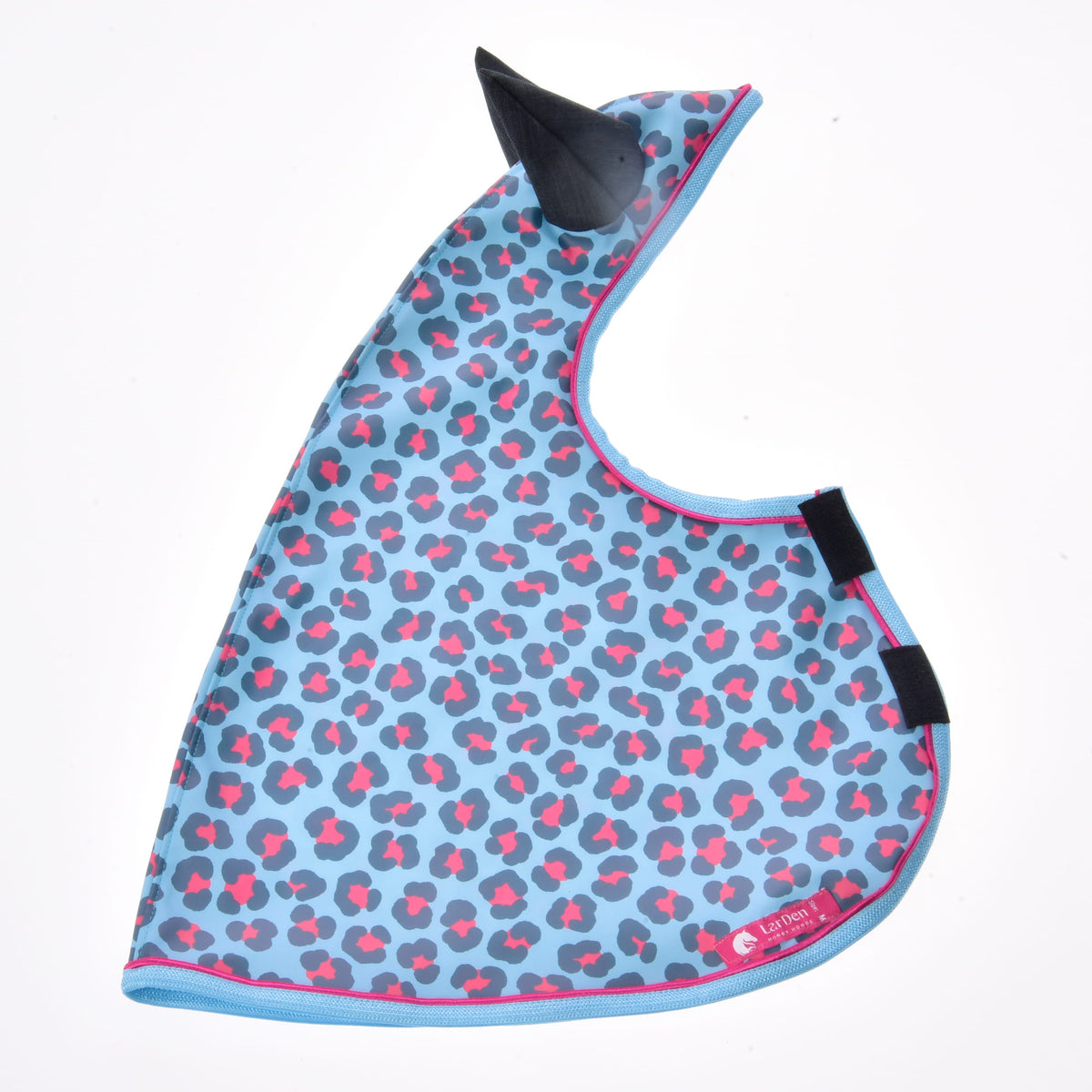 Regenjas met blauwe luipaardprint plat neergelegd met antracietkleurig oor, klittenband bij de borst, lichtblauwe rand en roze LarDen-label