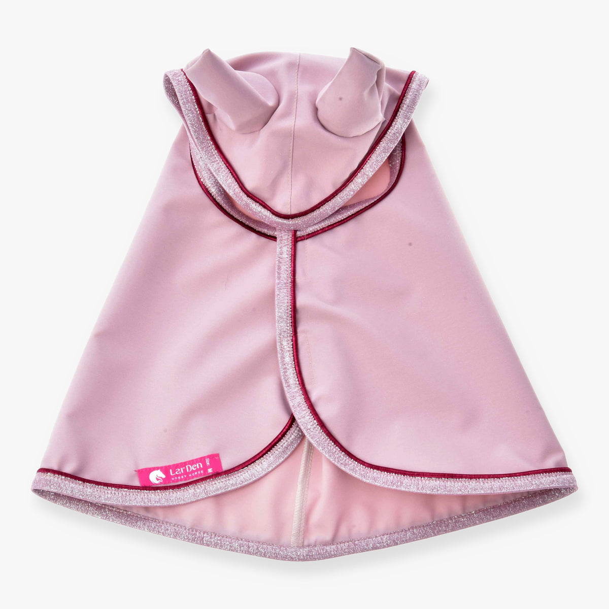 Imperméable Veloria pour Hobby Horse de LarDen vu de dessus, vieux rose avec oreilles assorties et bordure pailletée rose passepoilée de bordeaux