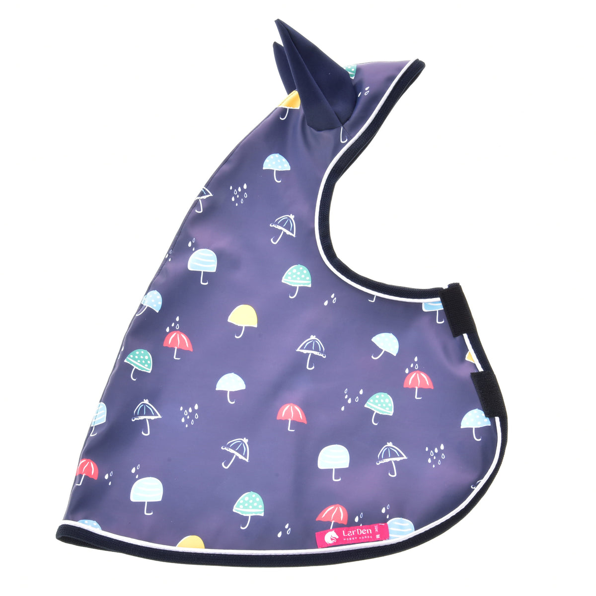 Imperméable posé à plat, bleu marine à parapluies colorés, passepoil blanc, fermetures auto-agrippantes au poitrail et étiquette LarDen rose