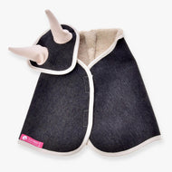 Set Blue Denim voor Hobby Horse van LarDen: deken en oornetje van donkere denim met beige teddyvoering en crèmekleurige bies