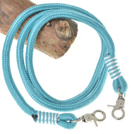 Teugels Atlantis voor Hobby Horse van LarDen van turquoise touw met witgestreepte omwikkelingen en twee zilveren karabijnhaken