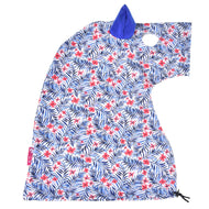 Combinaison de protection Avatar posée à plat de côté, feuilles bleues et fleurs rouges, oreille bleu roi et ouverture pour l’œil