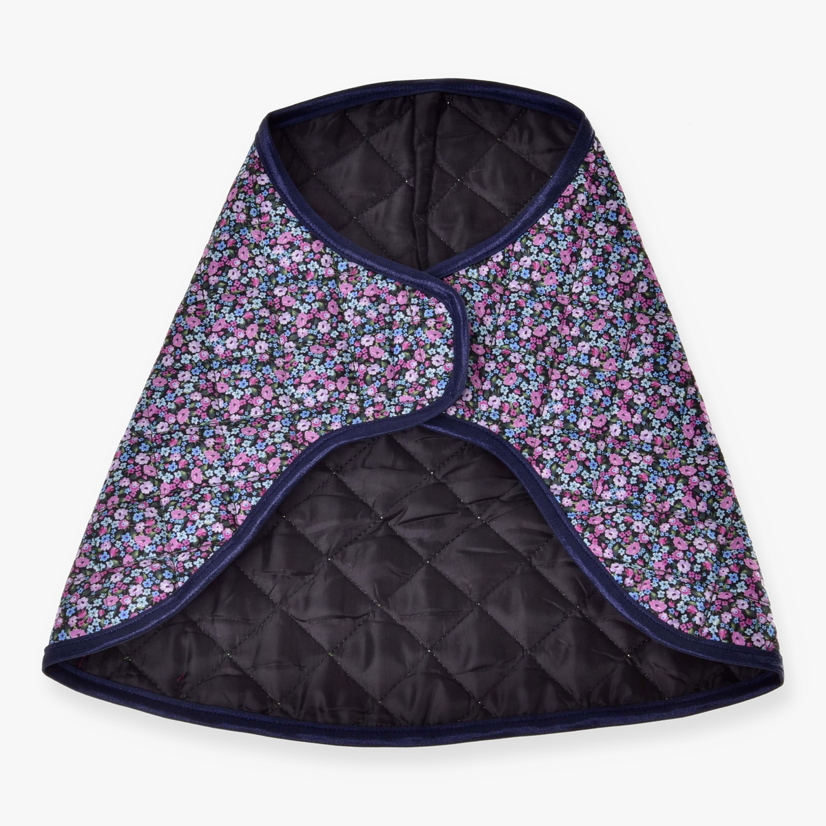 Couverture Flower de LarDen pour Hobby Horse dépliée, doublure matelassée noire dedans et petites fleurs roses et bleues dehors