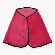 Couverture Framboise pour Hobby Horse de LarDen en peluche rouge framboise, bordure noire et fermeture auto-agrippante devant, à plat