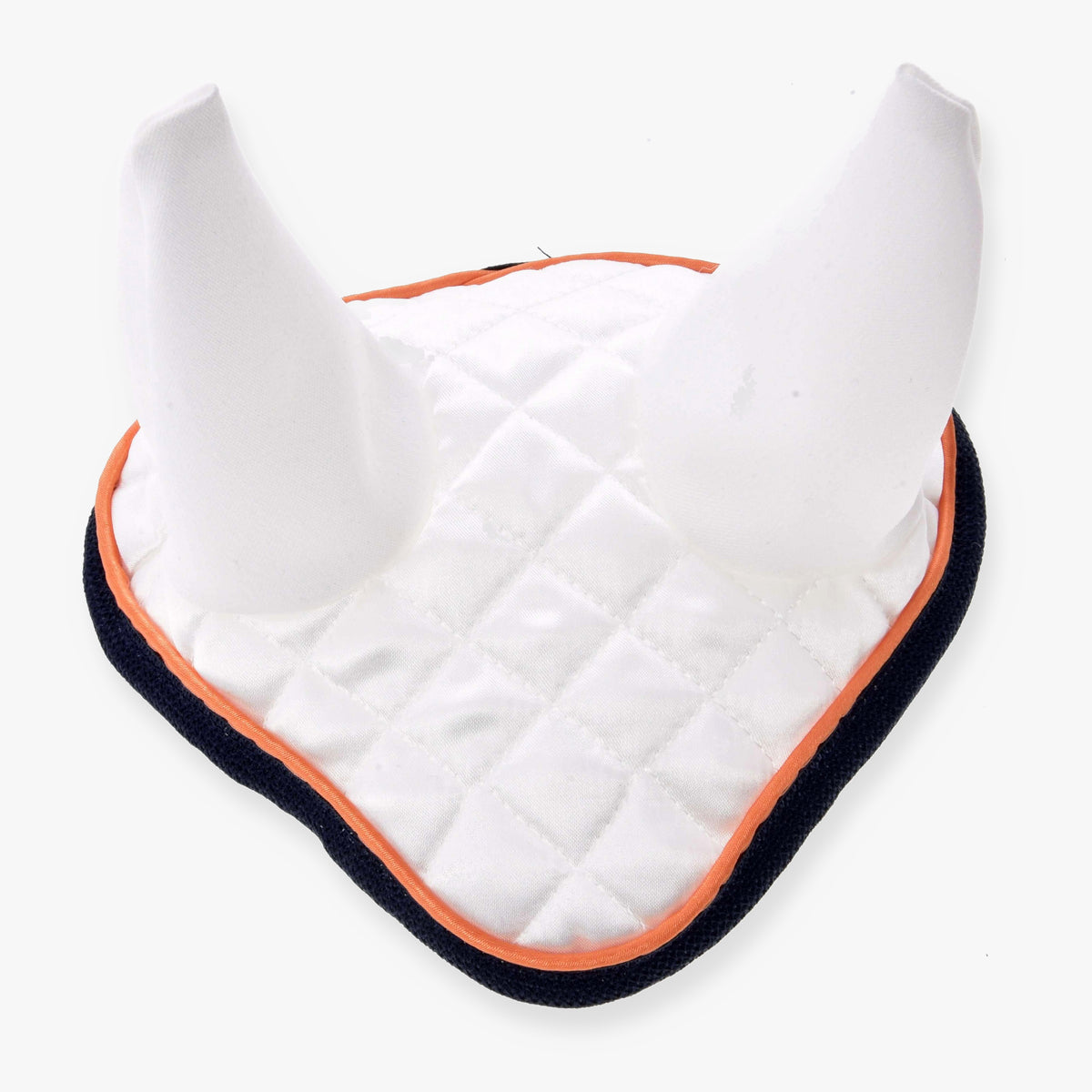 Hobby Horse bonnet d’oreilles Speedy de LarDen en satin matelassé blanc, oreilles blanches, passepoil orange et bordure marine