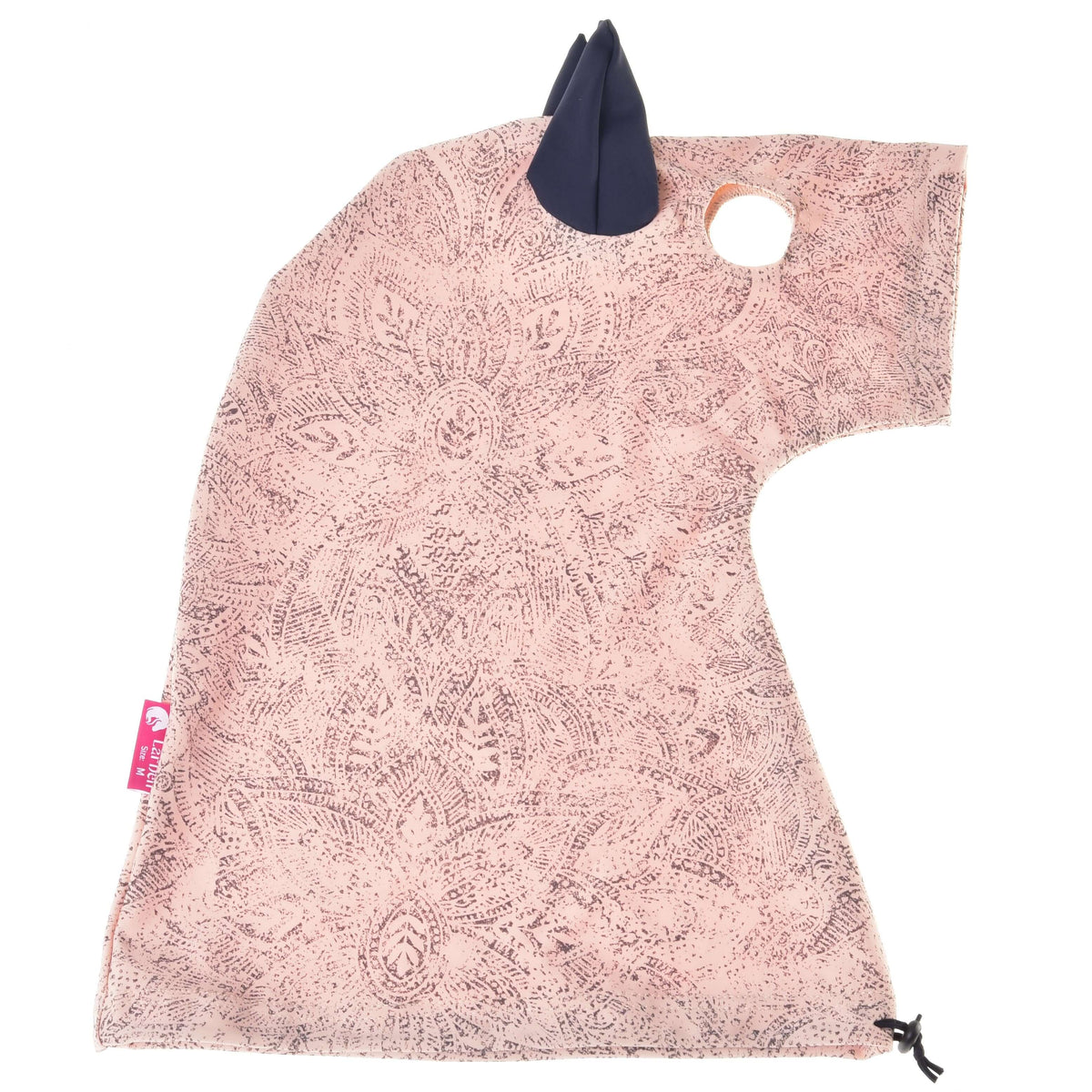 Beschermpak Cosmos plat van opzij, roze Lycra met paisleyprint, marineblauw oor, oogopening en trekkoord aan de onderkant