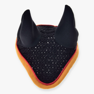 Bonnet d’oreilles au crochet Flag de LarDen pour Hobby Horse, crochet noir, oreilles noires et bordure rouge et jaune