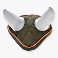 Hobby Horse bonnet d’oreilles Sport de LarDen, matelassé vert olive avec oreilles gris clair et passepoil orange