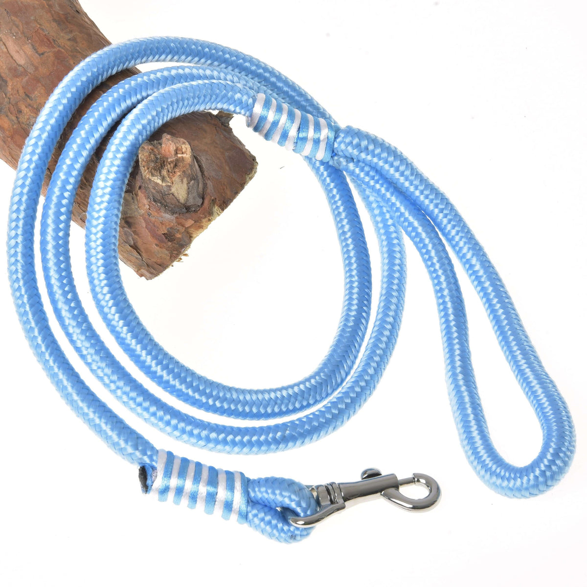 Gestreept halstertouw Heaven voor Hobby Horse van LarDen, lichtblauw touw met witgestreepte omwikkelingen en zilveren karabijnhaak