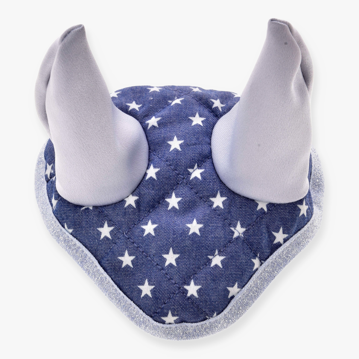 Bonnet d’oreilles Star de LarDen pour Hobby Horse, matelassé bleu jean à étoiles blanches, oreilles gris argent et bord pailleté