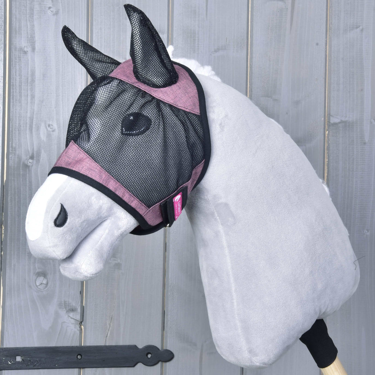 Masque anti-mouches De Luxe Rose de LarDen pour Hobby Horse, filet noir avec bandes vieux rose et oreilles en filet