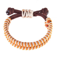Hobby Horse armband Oranje van LarDen: gevlochten koord in oranje en crème aan een bruin verstelbaar bandje met crème schuifknoop