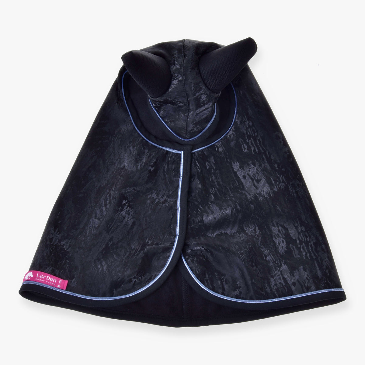 Imperméable Silver Stone pour Hobby Horse de LarDen vu de dessus, noir à texture marbrée brillante, oreilles noires et passepoil bleu clair