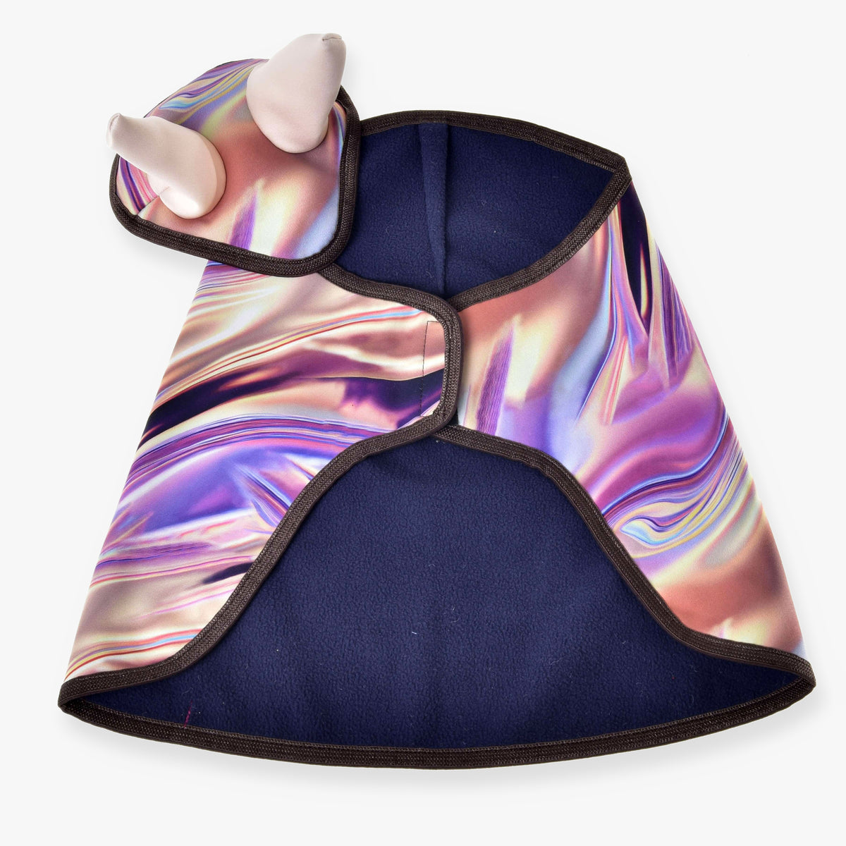 Ensemble Valery de LarDen pour Hobby Horse : couverture et bonnet d’oreilles holographiques violet et rose, doublure polaire marine