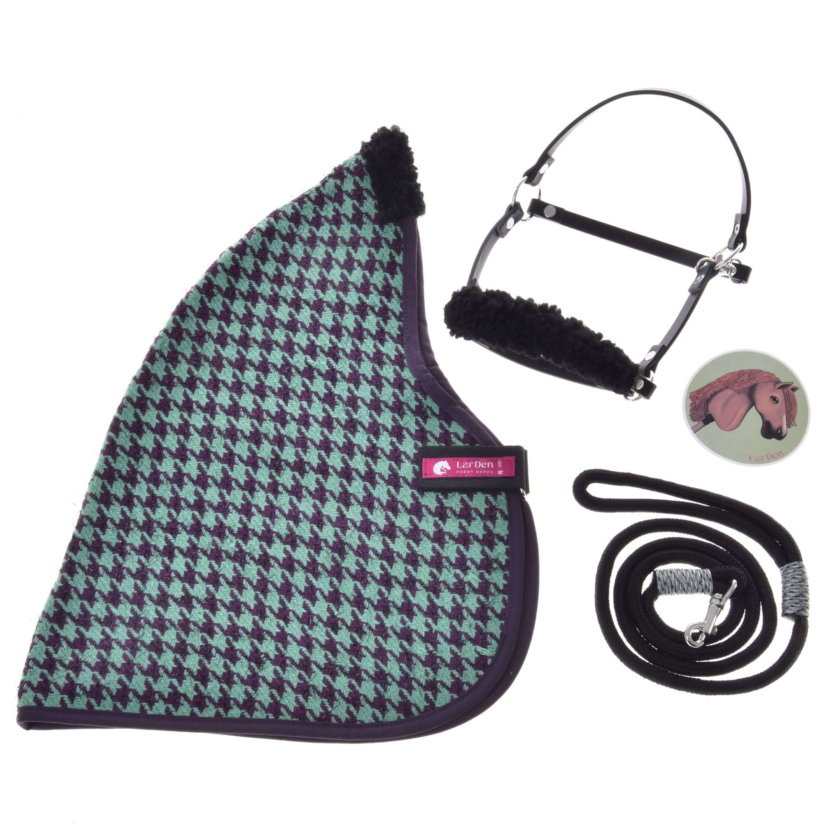 Set Harmony Green van LarDen voor Hobby Horse: deken met mint-paarse pied-de-poule, zwarte halster met zwart fleece, halstertouw en sticker