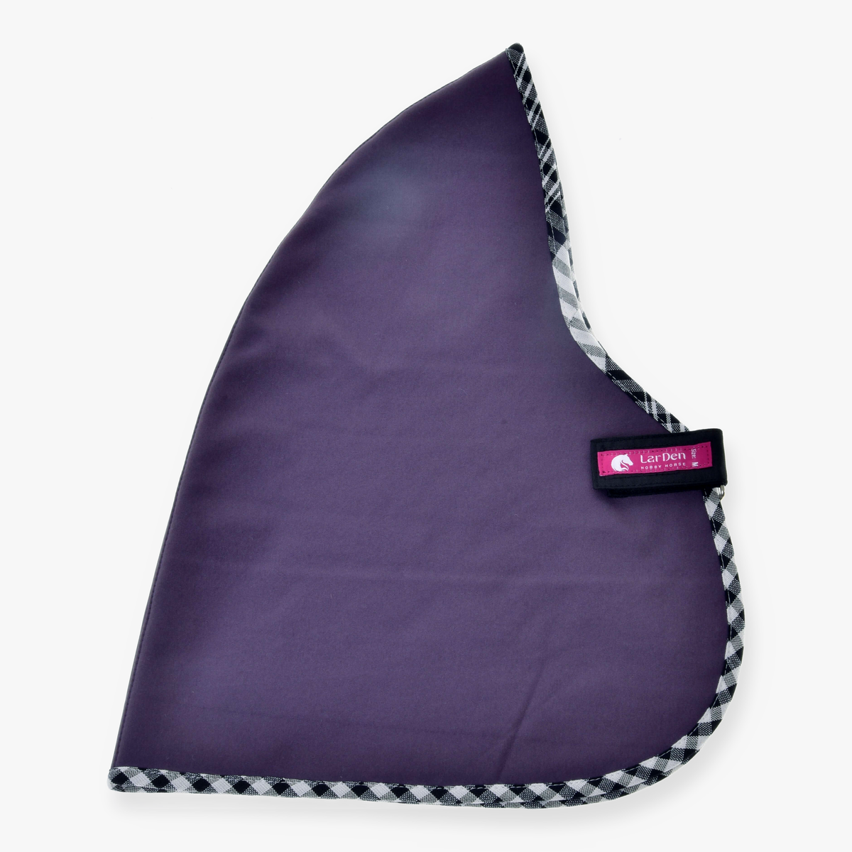 Couverture d’écurie Dahlia pour Hobby Horse par LarDen, violet prune avec bordure à carreaux noirs et blancs, posée à plat