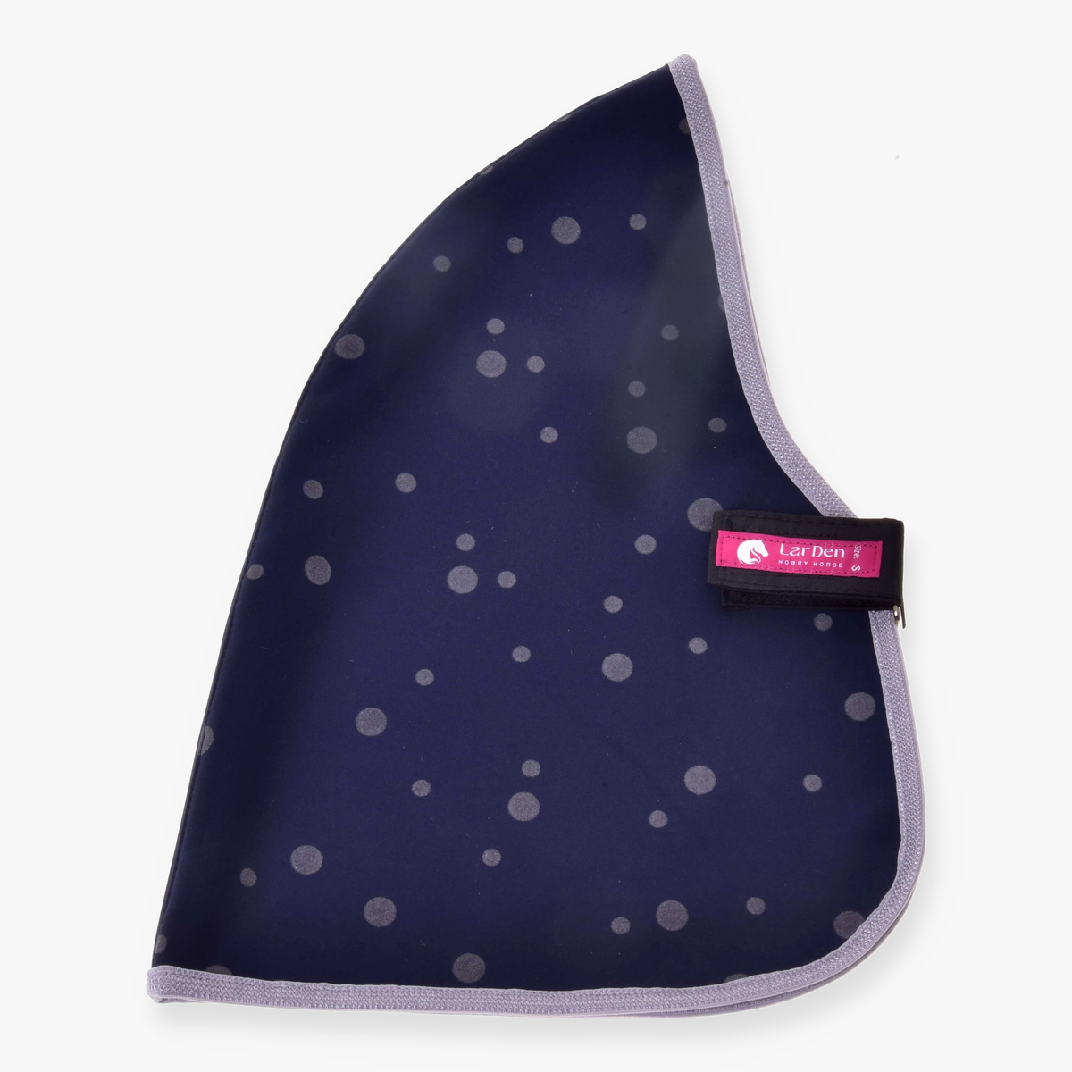 Staldeken Night Sky voor Hobby Horse van LarDen in marineblauw met grijze stippen, lichtgrijze bies en roze label, plat neergelegd