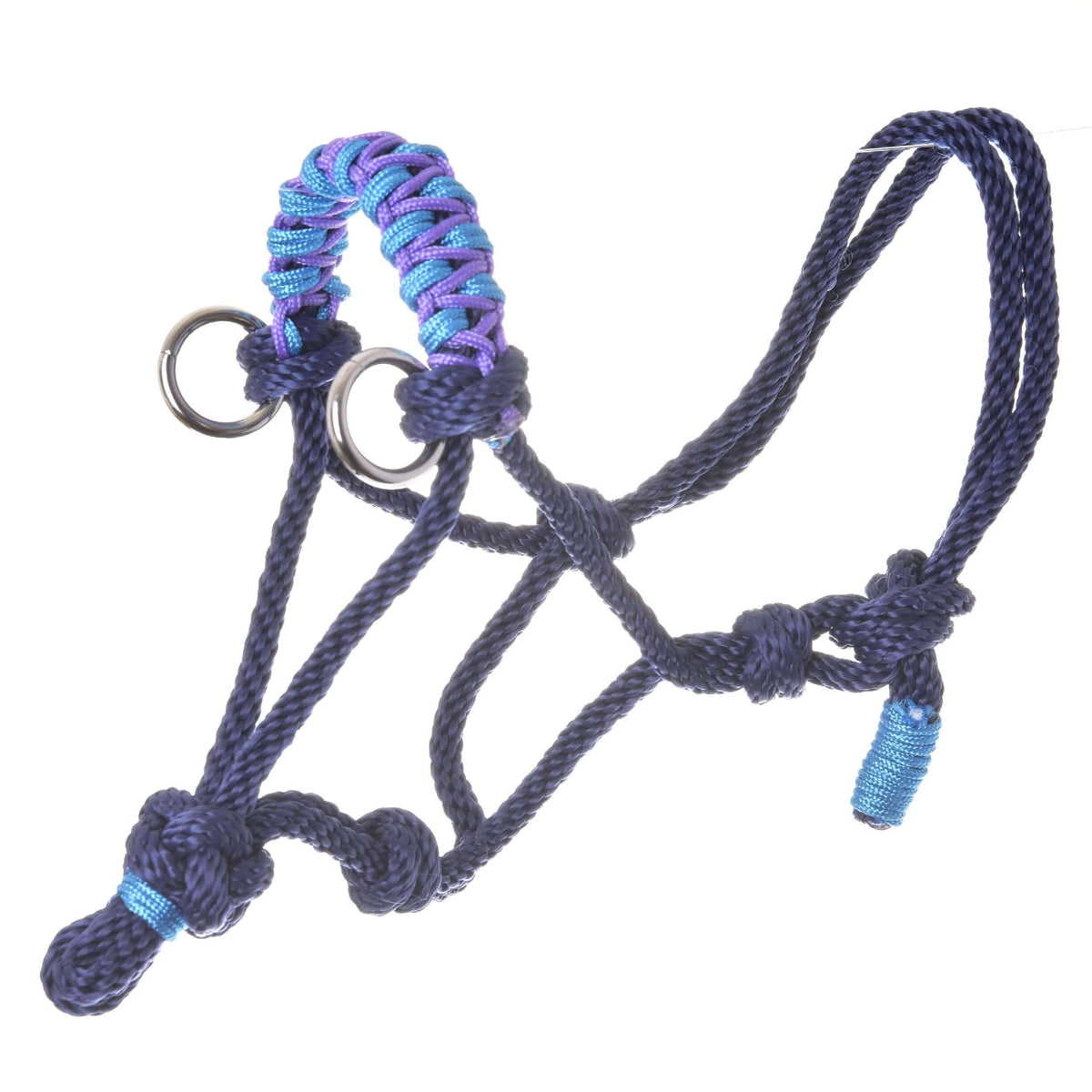 Marineblauwe touwhalster met turquoise-paars gevlochten neusriem en zilverkleurige ringen uit de Hobby Horse Touwset Dark Blue