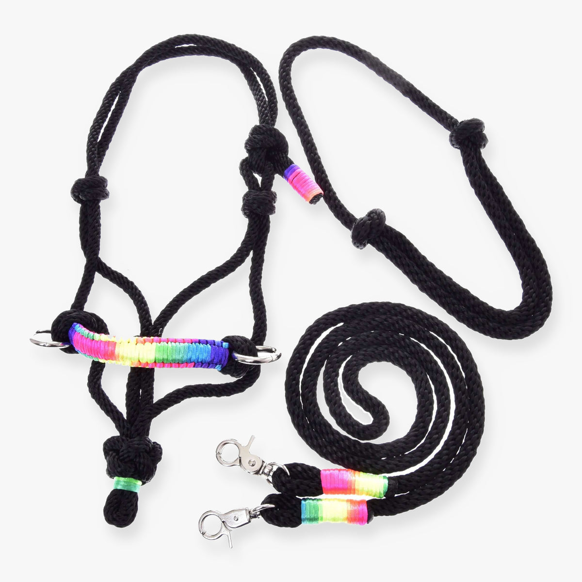 Ensemble de cordes Arc-en-ciel de LarDen pour Hobby Horse : licol en corde noir à muserolle arc-en-ciel fluo, cordéo et rênes noirs sur fond blanc