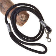 Hobby Horse Halstertouw zwart van LarDen van zwart gevlochten touw met zilvergrijze omwikkeling, musketon en handlus