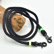 Rênes Arc-en-ciel de LarDen pour Hobby Horse en corde tressée noire, avec ligatures vert fluo et deux mousquetons noirs